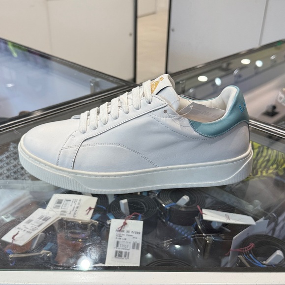 Verify your account - 𝗮𝗽𝗽𝘀𝗽𝗼𝘀𝗵𝗺𝗮𝗿𝗸.𝗰𝗼𝗺/sales - Picture 1 of 5